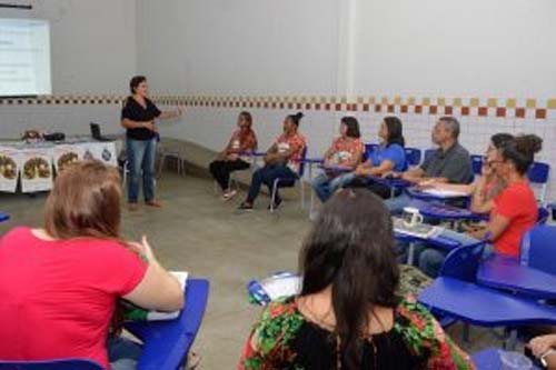 Sesau capacita professores da rede estadual de ensino sobre os males do tabagismo