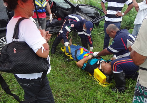 Colisão deixa um ferido no trevo de São Miguel dos Campos