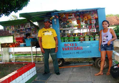 Vendedor de Confetos e Filha expõem artesanato no Centro de União