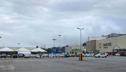 Shoppings abrem em AL, mesmo com proibição do decreto