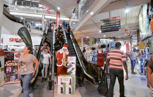 Brasileiro quer quitar as dívidas antes de comprar no Natal