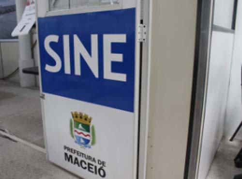 Sine encaminha 1960 candidatos à admissão em Maceió