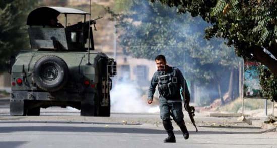 Talibãs libertam 100 passageiros sequestrados, mas retém 21 no Afeganistão