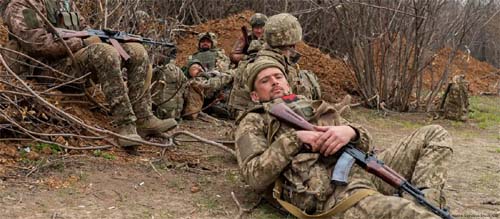 Por que desertores ucranianos estão retornando ao campo de batalha