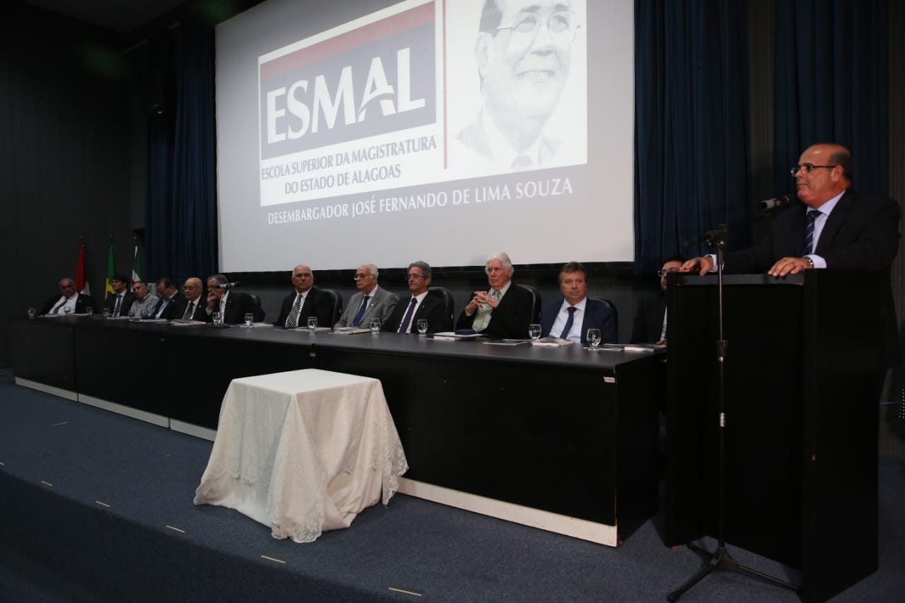 Estácio Luiz Gama de Lima e José Fernandes de Hollanda Ferreira recebem Comenda