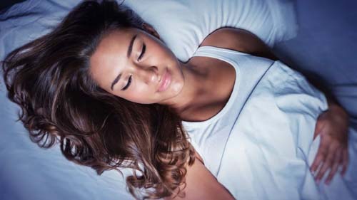 Por que às vezes temos a sensação de cair quando dormimos?