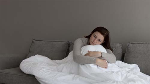 Especialistas em sono revelam 5 alimentos a evitar para uma boa noite de sono