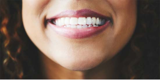 Autoestima incompleta: 54% dos brasileiros que perderam dentes afirmam que sorrir em público é pior