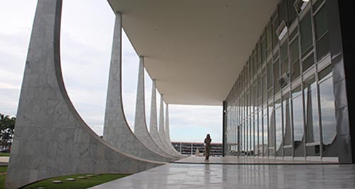 Fabricantes de cigarros podem ter registro cancelado por não pagar impostos, decide STF