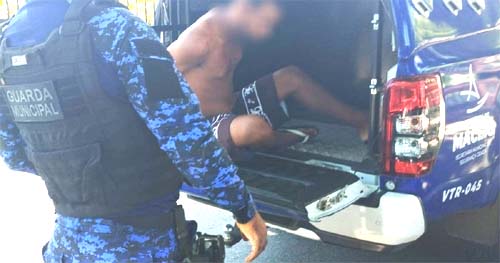 Guarda Civil Municipal prenmde suspeito de trafico dew drogas na Praçã Sininbu