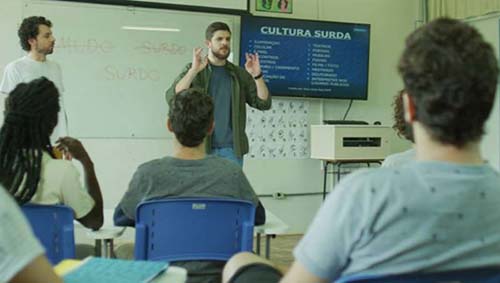 Dia Nacional do Surdo: representação de grupo nas telas ainda é exceção