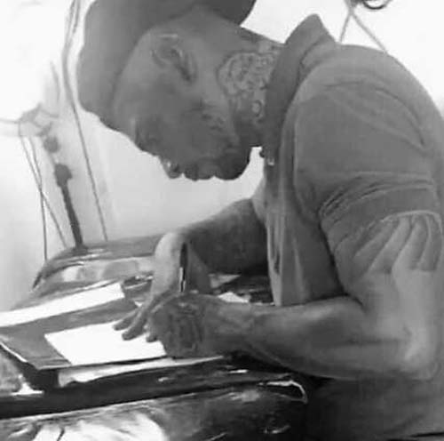 Tatuador é morto a tiros quando trabalhava em estúdio