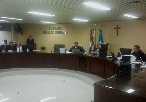 TC determina intervenção e afastamento de prefeito em duas cidades de AL