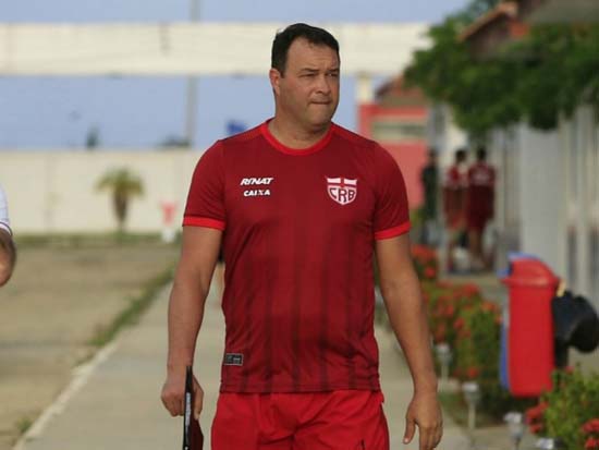 Pressionado e de técnico novo, CRB recebe o Coritiba no Estádio Rei Pelé