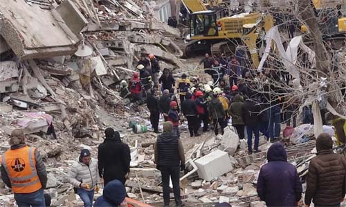 Terremoto deixa mais de 1.200 mortos e milhares de feridos na Turquia e na Síria