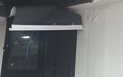 Teto de Cisp desaba após chuva em São José da Lage