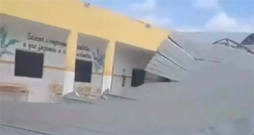 Parte de teto de escola desaba em São Luís do Quitunde
