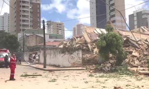 Teto de sede da Record TV desaba e deixa jornalista gravemente ferido