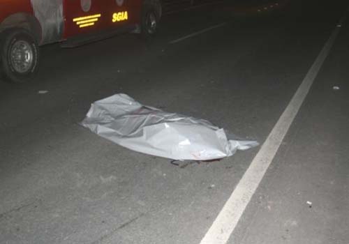 Motociclista é atingido por carro e morre atropelado por outra moto