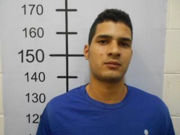 Polícia procura jovem com extensa ficha criminal acusado de invadir residência em Penedo