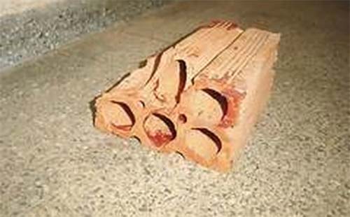 Homem é detido por homicídio com tijolo em Murici, apesar de medidas protetivas existentes