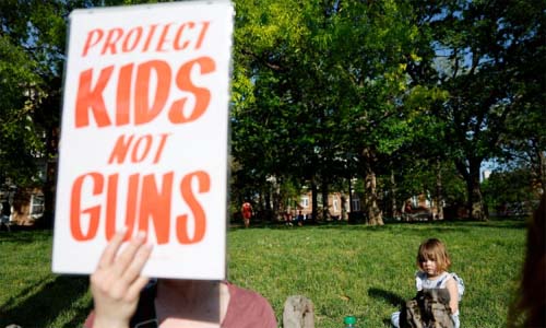 Homem mata quatro pessoas a tiros nos EUA e foge; polícia busca suspeito