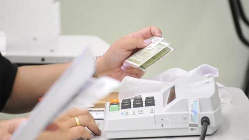 Faltam dez dias para regularizar ou transferir o título de eleitor