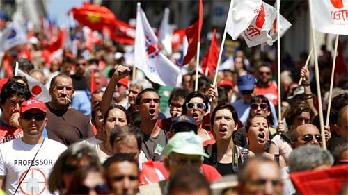 Polêmicas na Reforma Trabalhista: Banco de Horas, Contratos Temporários e Demissões Sob Debate