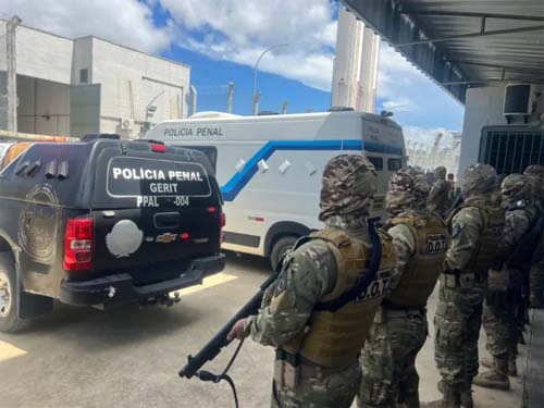 Policiais penais transferem presos perigosos do Agreste para Maceió