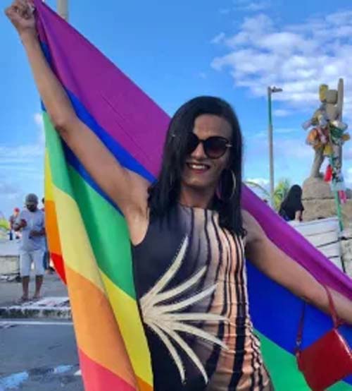Após boato de morte, família de mulher transexual espancada confirma que ela está viva
