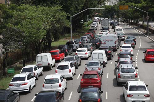 Motoristas sem infração por 12 meses terão desconto em impostos