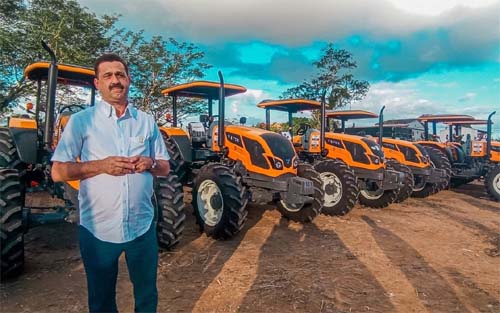 Ação de Collor garante investimento à agricultura familiar e entrega de 12 tratores com implementos agrícolas