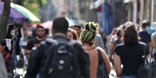 IBGE: renda média de trabalhador branco é 75,7% maior que de pretos