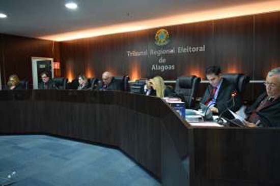 Por maioria de votos, TRE-AL mantém candidatura de Cícero Almeida a deputado estadual