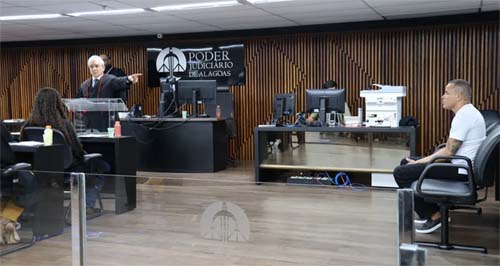 Condenado a mais de 24 anos, homem que exigiu R$ 10 mil para divórcio matou ex a tiros em via pública