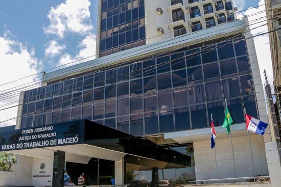 TRT de Alagoas divulga lista de ex-funcionários da Cobel com FGTS a receber