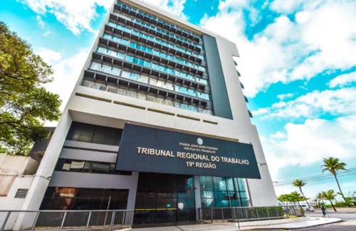 Uber vai recorrer após juíza reconhecer em Maceió vínculo empregatício com o motorista