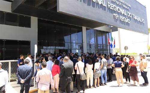 Advogados fazem ato contra violência e ameaças