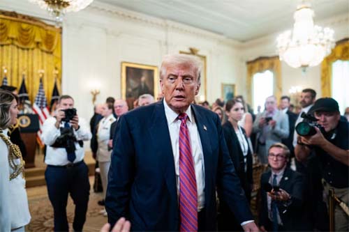 Trump assina ordem que impõe tarifas de 50% ao Brasil, mas exclui produtos como suco de laranja e aeronaves