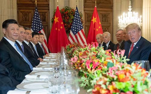 Trump suspende por 3 meses plano de aumentar tarifas a produtos da China