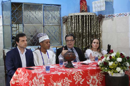 Em terreiro no Vergel, Tutmés Airan e Ricardo Melro pregam respeito a religiões afro