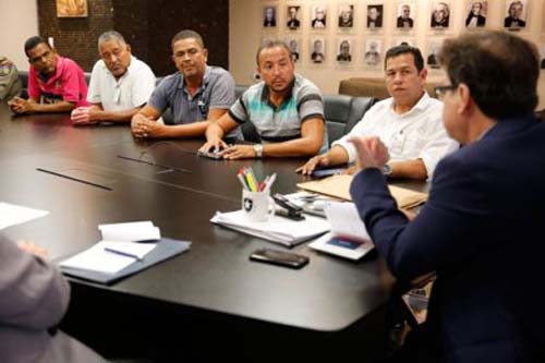 Tutmés Airan e taxistas de Maceió debatem regulamentação das lotações