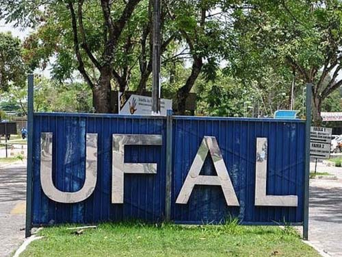 Mesmo com liberação, universidades e faculdades não retornam com aulas presenciais em AL