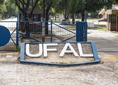 UFAL abre concurso para professor com 71 vagas e salários de até R$ 10 mil