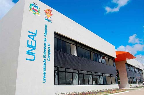 Atenção, concurseiros: governador anuncia concurso para UNEAL; veja número de vagas
