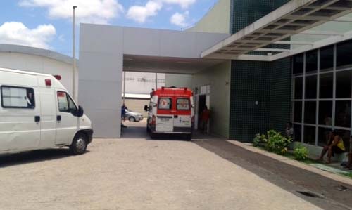 Homem esfaqueia padrasto durante briga