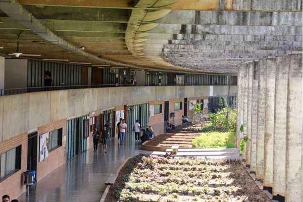 Reitores de universidades reagem após restrições impostas pelo MEC