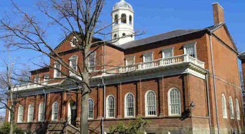 Saiba como estudar de graça na Universidade de Harvard