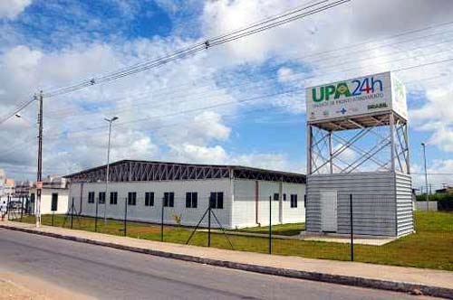 Durante tentativa de assalto, jovem é baleado na porta de casa no Benedito Bentes