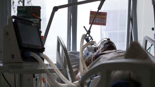 Médicos relatam choque com UTIs lotadas de jovens com covid-19: 'Temem perder olfato, mas perdem a vida'